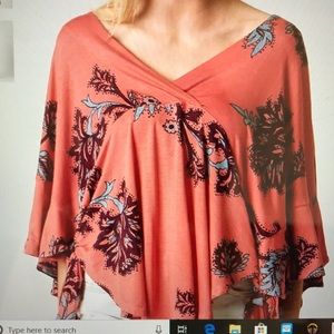 Beautiful Maui Wowie Poncho Top!